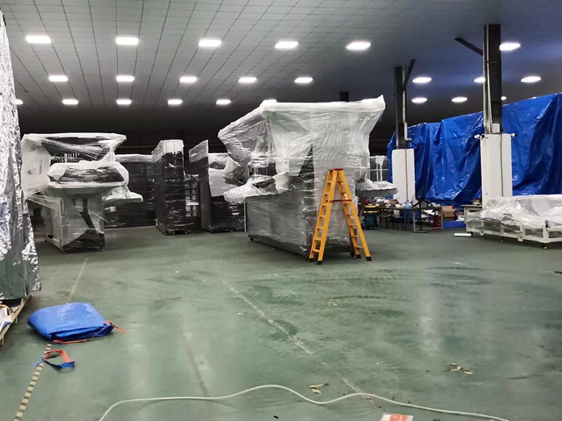 東(dōng)莞某公(gōng)司重型(xíng)真空防(fang)雨木箱(xiāng)